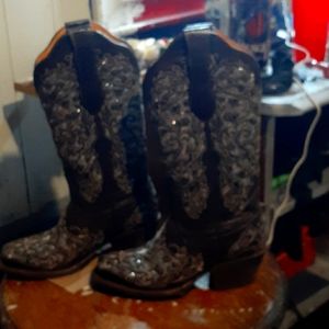 Ladies boots never been worn